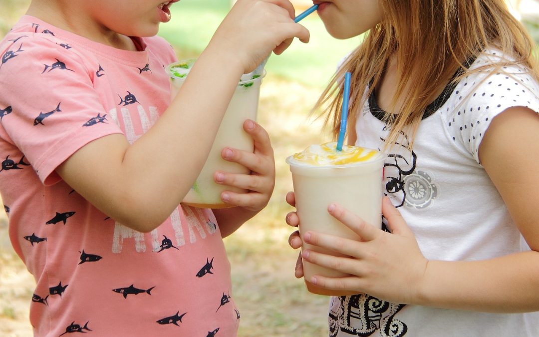 enfants qui mangent une glace